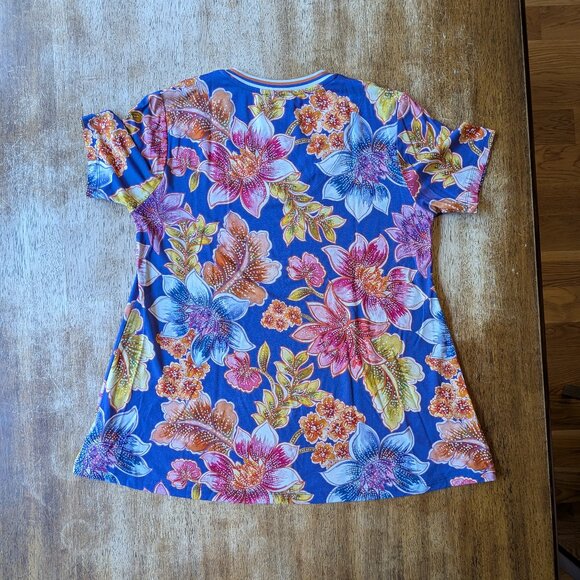 Johnny Was Janie Favorite Short Sleeve V‑Neck Swing Tee Leilah, Size Small - Picture 4 of 9